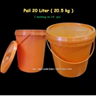 Pail ( Bucket ) 20 Liter ( 20.000 ml ) or 20.5 kg 3